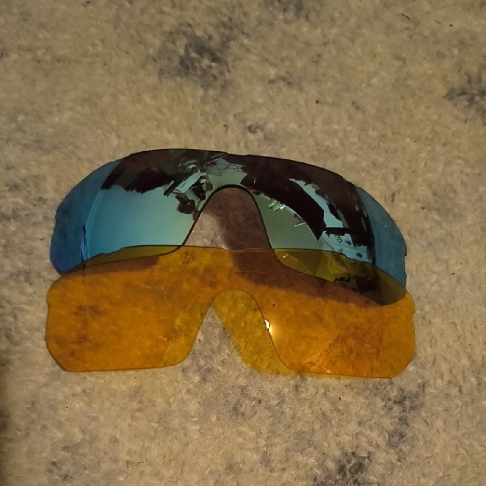 Feiyold | Dynamic Blue and White Sunglasses - Picture 4 of 6